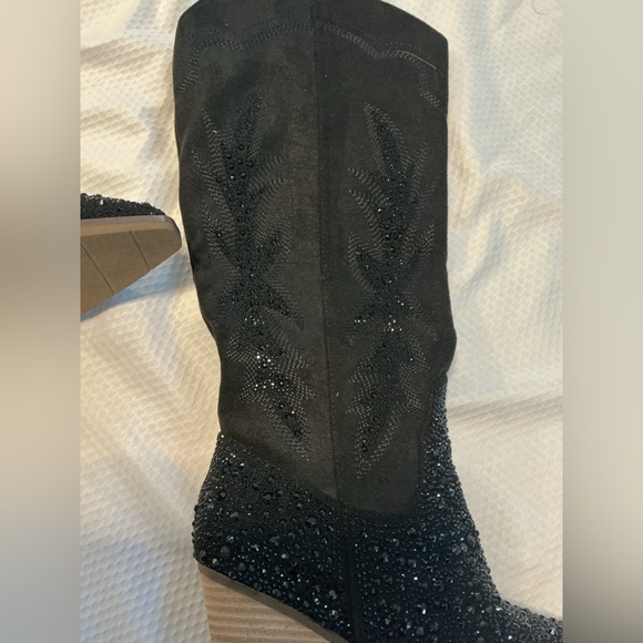 Elegant Black Glitter Heeled Boots - Picture 7 of 9